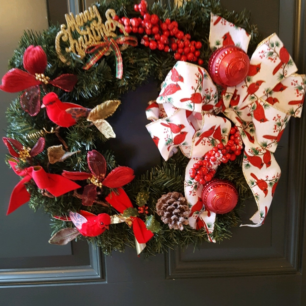 Traditional Christmas Wreath w/Cardinals